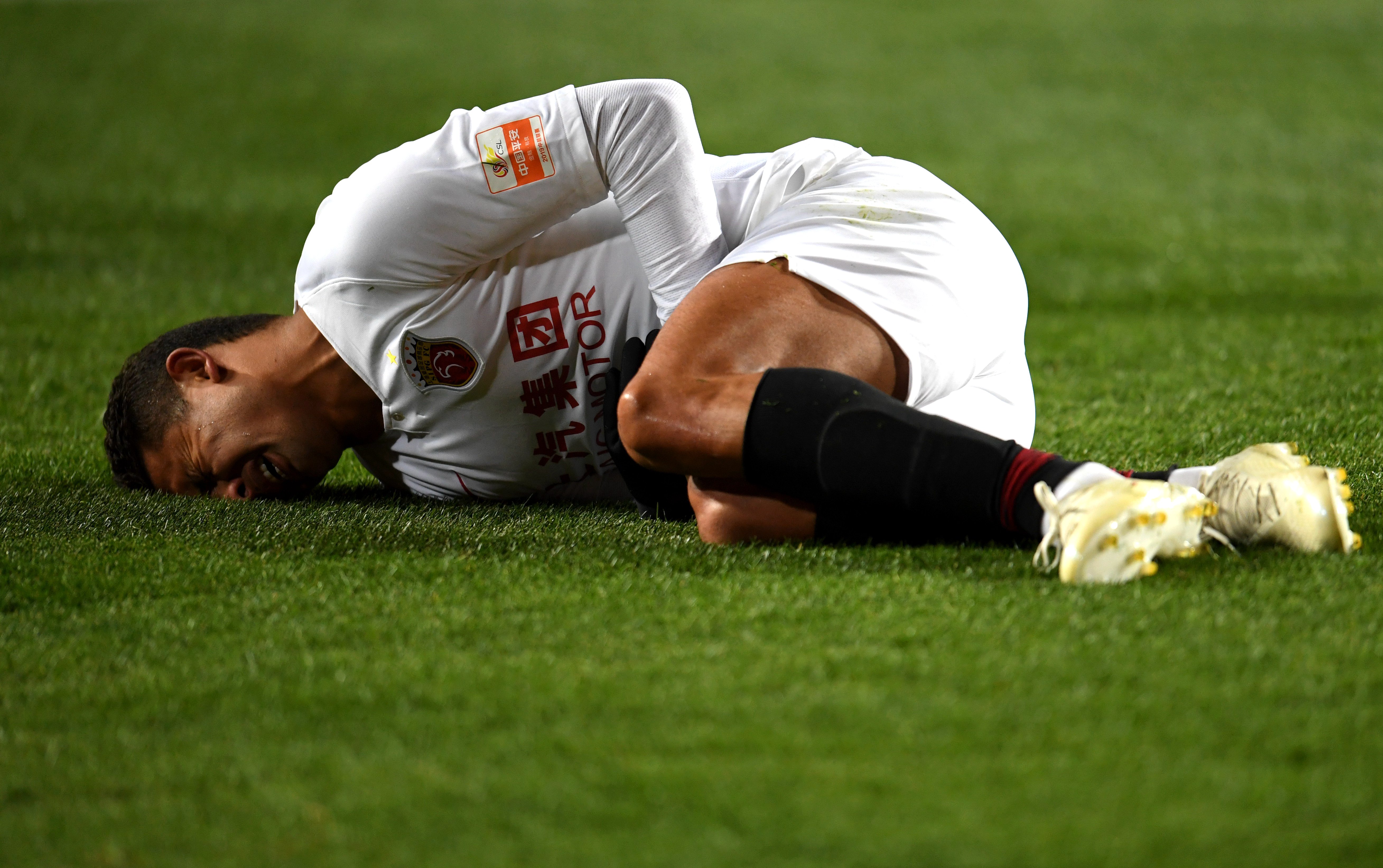 上港客场取胜华夏闯进前列疯狂冲击