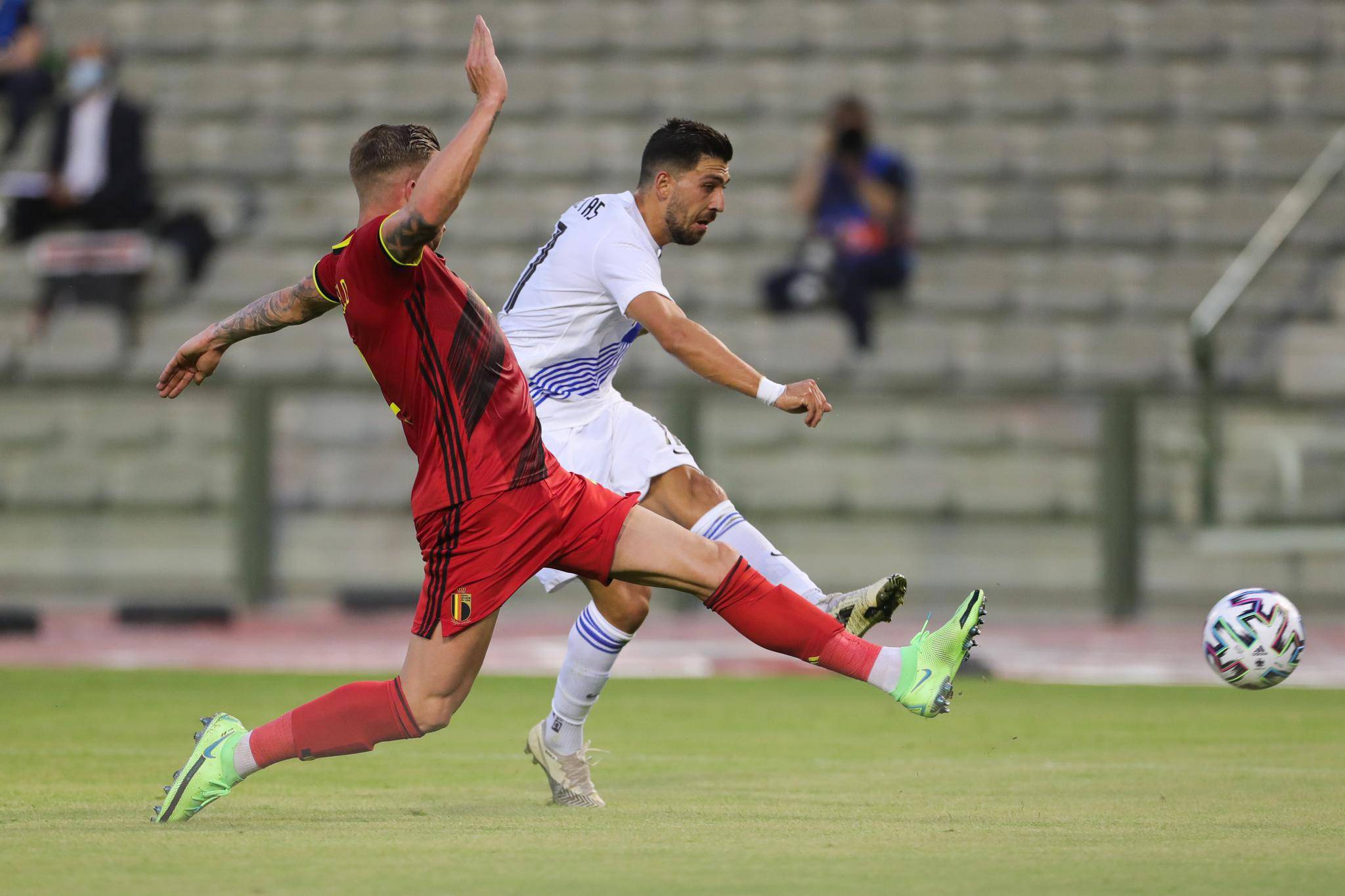 英格兰豪胜马其顿，锁定小组第一