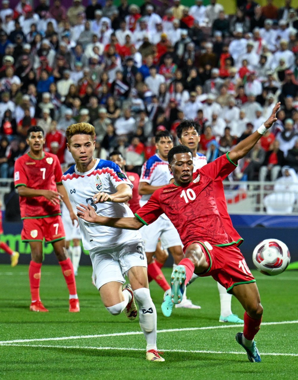 泰国球队奋力抗衡，取得胜利晋级