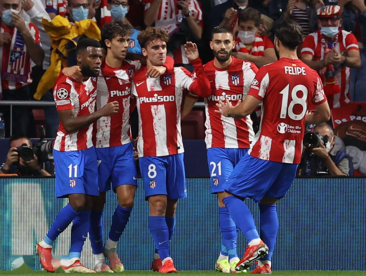 熊猫直播平台-包含马德里竞技主场击败门兴，小组第一未变的词条